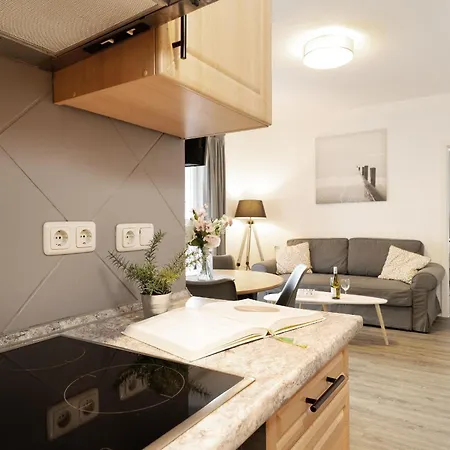 Haus Strandgefluester Nordlicht * 그로미츠